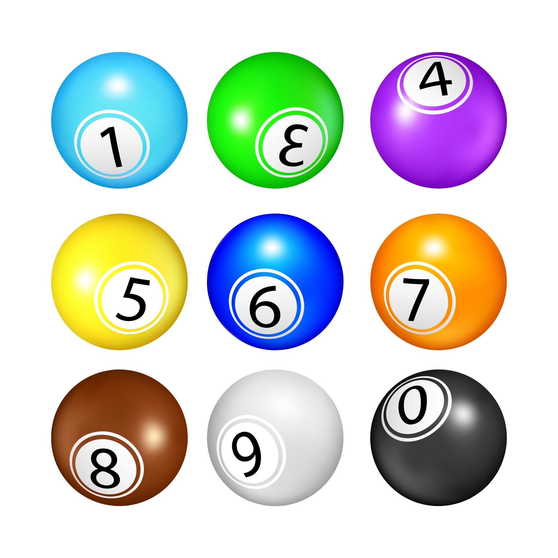 Boules de couleur du loto sur fond blanc