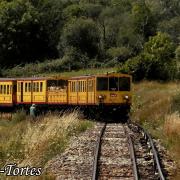 Z 105 en tete d une rame de six pieces dans la courbe entre bena fanes et ur vu du tunnel pla de llaura